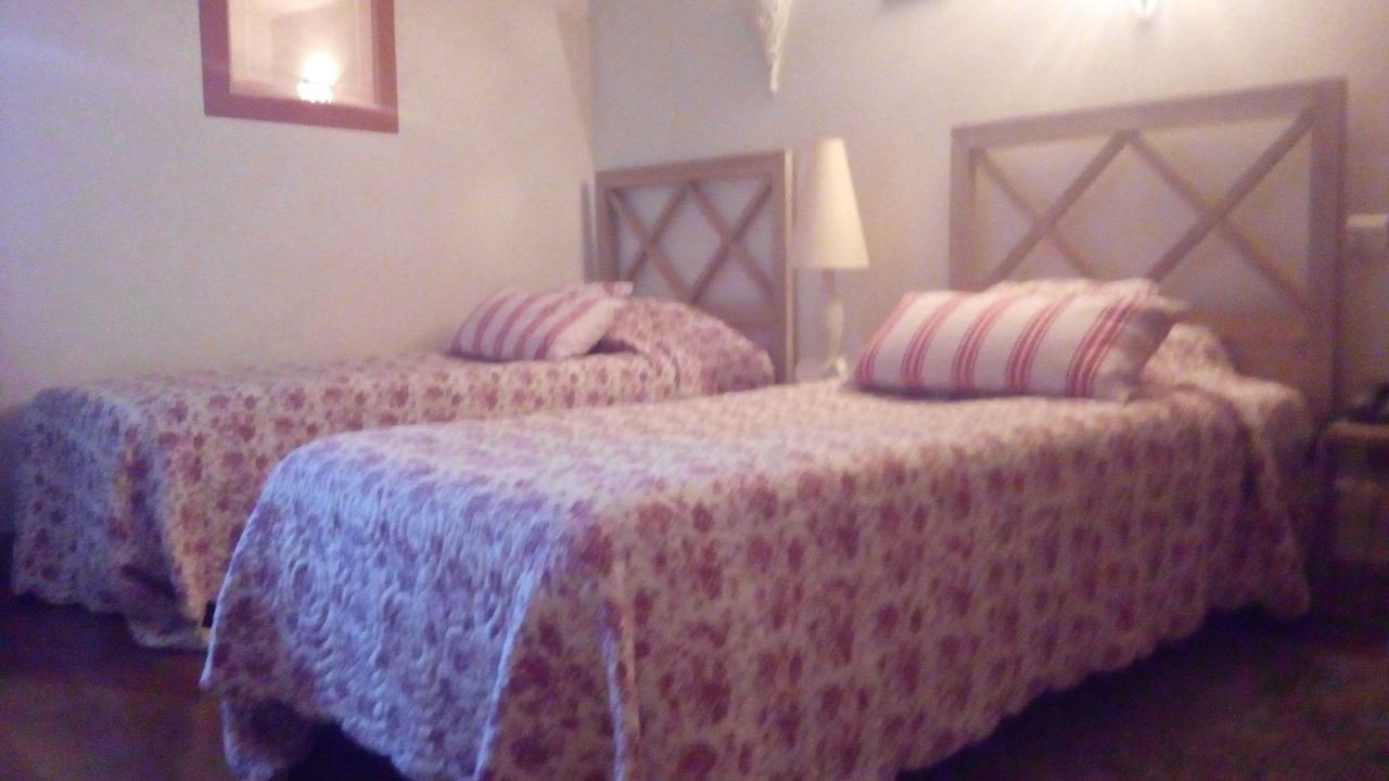 Auberge Fleurie Montsalvy Extérieur photo