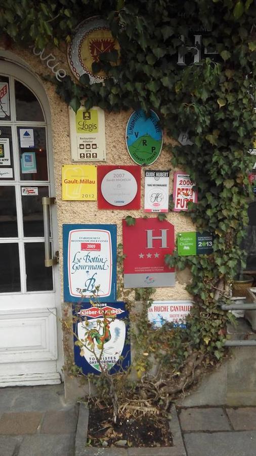 Auberge Fleurie Montsalvy Extérieur photo